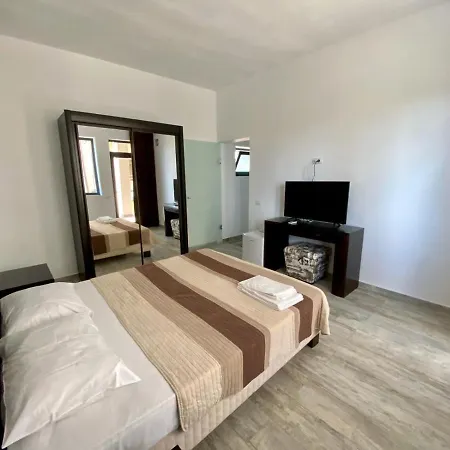 Beach House Toto Apartment *