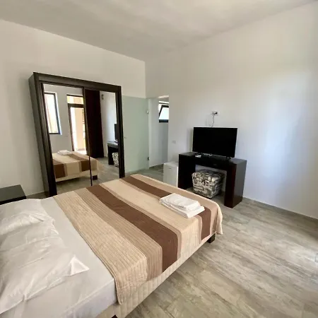 Apartment House Toto *